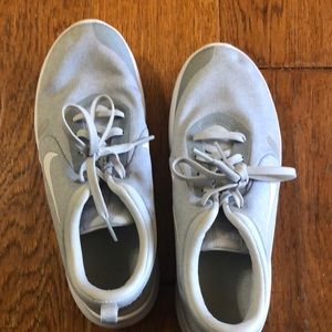 Nike sneakers great condition size 7